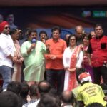 Madhushree Instagram - Celebrating Dahi handi Krishna Janmashtami with huge public , MLA Ramkadam ji . Hon Devendra Fadnavis ji, Ashish shelar ji #kirtisomaiya ji and other politicians . I sung Kanha Soja zara .. #dahihandi #devendrafadnavis #ashishshelar #ramkadam #narendramodi #pmoindia #bhupendrayadav #kailashvijayvargiyaji #shivrajsinghchouhan #lord #krishna #harekrishna