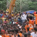 Madhushree Instagram - Celebrating Dahi handi Krishna Janmashtami with huge public , MLA Ramkadam ji . Hon Devendra Fadnavis ji, Ashish shelar ji #kirtisomaiya ji and other politicians . I sung Kanha Soja zara .. #dahihandi #devendrafadnavis #ashishshelar #ramkadam #narendramodi #pmoindia #bhupendrayadav #kailashvijayvargiyaji #shivrajsinghchouhan #lord #krishna #harekrishna