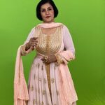 Madhushree Instagram - Make up .. going to Shoot an album song, pink dress thanks #sumitdasgupta . #makeup #shoot #shooting #album #song #singing #singer #sing #mood #love #atmosphere #pink #dress #makeupartist