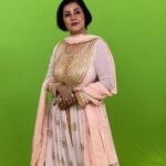 Madhushree Instagram - Make up .. going to Shoot an album song, pink dress thanks #sumitdasgupta . #makeup #shoot #shooting #album #song #singing #singer #sing #mood #love #atmosphere #pink #dress #makeupartist