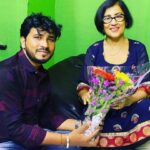 Madhushree Instagram – When a #musician travels 24 #hours to meet me on this this #special #day than #gurupurnima really is special for me. #anuraggaddi #musicteacher #singer, I will sing tomorrow his #composition for a #kannada #film  #music  #artist  #singersongwriter  #singing  #song  #film  #instagood  #instagram  #instamusic  #gurupurnima