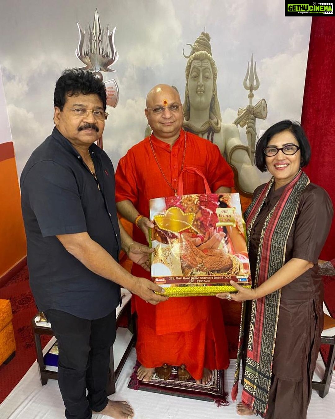 Madhushree Instagram - Got blessings from mahamandaleshwar balakanandgiri ji and attended yesterday to Bhupendraji , place on his birthday . #happybirthday both of Guruji Balakanand Giri ji and Bhupendraji ..