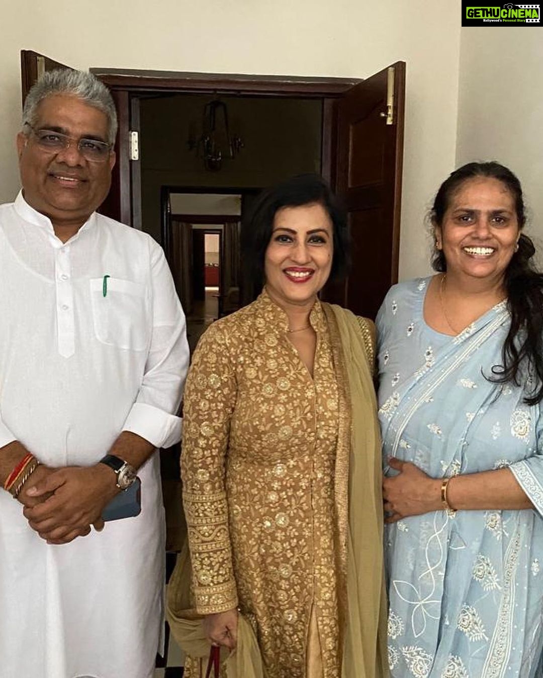 Madhushree Instagram - Got blessings from mahamandaleshwar balakanandgiri ji and attended yesterday to Bhupendraji , place on his birthday . #happybirthday both of Guruji Balakanand Giri ji and Bhupendraji ..