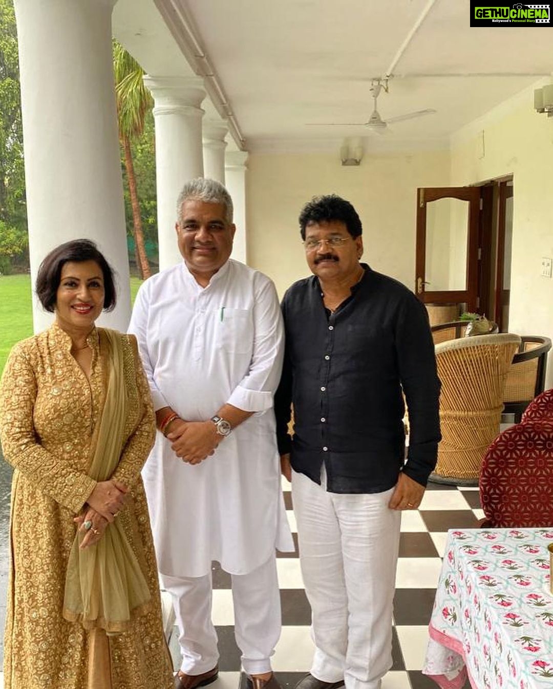 Madhushree Instagram - Got blessings from mahamandaleshwar balakanandgiri ji and attended yesterday to Bhupendraji , place on his birthday . #happybirthday both of Guruji Balakanand Giri ji and Bhupendraji ..
