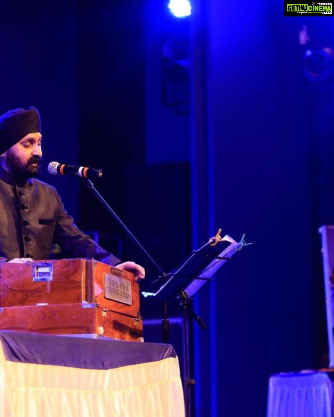 Madhushree Instagram - “Indore Ki Beti “ a wonderful program pics .. #jaswindersingh #agamkumarnigam #sonunigam #indore #orchestra #musica #musical #singer #singing #artistsoninstagram #musician #piano #latamangeshkar