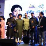 Madhushree Instagram - “Indore Ki Beti “ a wonderful program pics .. #jaswindersingh #agamkumarnigam #sonunigam #indore #orchestra #musica #musical #singer #singing #artistsoninstagram #musician #piano #latamangeshkar