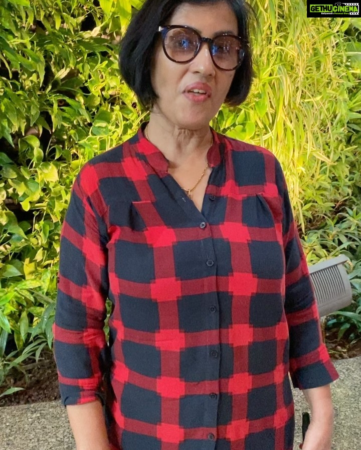 Madhushree Instagram - It’s show time.. mumbai airport.. going to Indore for “Indore Ki Beti “ #tribute to #latamangeshkar show .. #show #love #instamood #program #latamangeshkar #indore #music #musician #musical #artist #artistsoninstagram