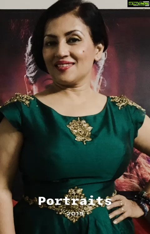 Madhushree Instagram - #oldmemories !!! Life before Pandemic!!! Hope things get back to normal soon!!! @iam_johnylever @uditnarayanmusic #bollywoodsongs #travel #bollywoodsinger #singer #instagood #throwbackthursday #instafans #instagram #fanslove #bollywood #comdeian #actorslife #cameralove #musicinstrument Mumbai, Maharashtra