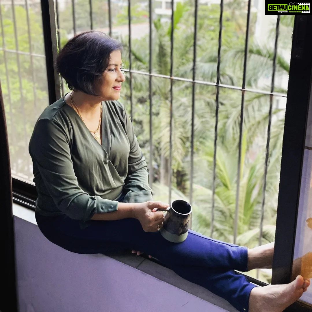 Madhushree Instagram - Take a seat and enjoy the view π . . #homesweethome β€οΈ How do you spend your #evening guys?? I'd like to know your evening time in the #comment section π . . #thursdaymood #eveningvibes #balcony #coffee #kidsplaying #birdschirping #happymood #fanslove #instalove #instagood #followme #tagyourfriends #bestview #greenlove #decor #thursdayvibes #loveandhappiness #madhushreefans #fanslove #followformore #influencers #partners #collaborater #letsmeetonmyfeed #lovelyevening #yemulaqatekbahanahai #music #latamangeshkar Mumbai, Maharashtra