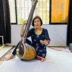 Madhushree Instagram - Music is the language of the spirit. It opens the secret of life bringing peace, abolishing strife. 🎶🎤🙏 #musicriyaz ❤️ . . . #music #instagood #instareels #wednesdayvibes #musicislife #singers #playbacksingers #peace #happiness #innerpeace #freshmind #saregamapalilchamps #madhushreebhattacharya #eveningvibes #practice #india #musicpractice #tanpura #chords #taal #sur #melody #bollywoodsongs #hitbollywoodsongs #bolllywood Mumbai, Maharashtra