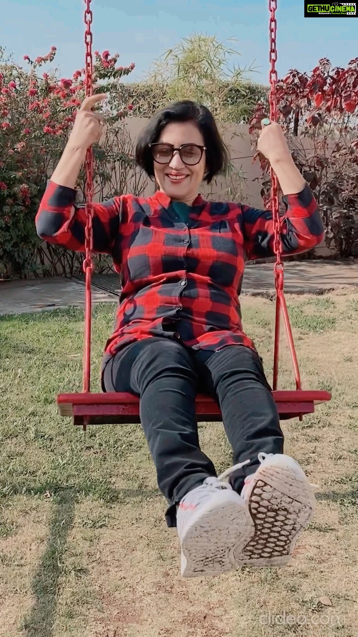 Madhushree Instagram - We never grow old until the day we remember our #childhood on the #SWING set! š ā¤ļø . . . #indorediaries #chidlhoodmemories #traveller #beautiful #seetheworld #giflover #madhushreefans #instagram #instalove #reels #india #indore #music #dowhatyoulove Indore, India