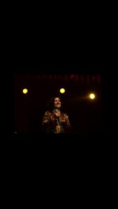 Madhushree Instagram - Happy Thursday! 😀 #throwbacktotheconcertday 🙈 Let's groove on the #kabhineemneem #myoneofthefavsong!!!❤️ What's your fav song? 🤔 Let me know in the comment section!👇 #yuva #madhushree #madhushreebhattacharya #hitbollywoodsongs #instafans #instafollowers #instalove #instareels #reelitfeelit #arrehmanmusic #ranimukherjee #abhishekbachchan #olddays #memories #playbacksinger #madhushreefans #singerlife #thursdaymood #vibes #passionforsinging #comments🎵💗 Mumbai, Maharashtra