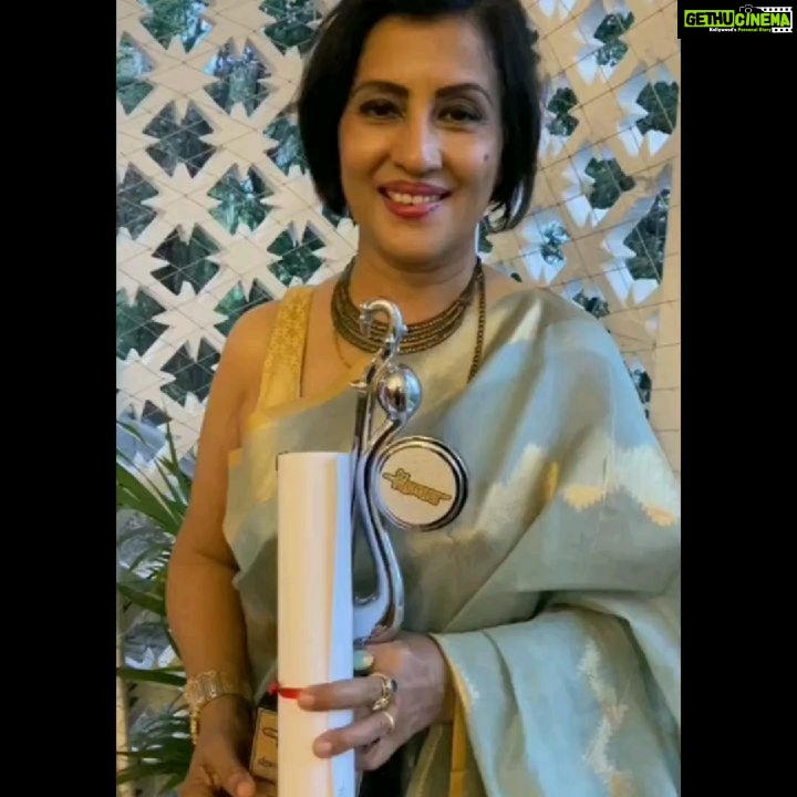 Madhushree Instagram - #allaboutyesterday 😍 I'm honoured to receive this #वाग्धारा सम्मान award from #rajyapalbhagatsinghkoshiyari and @dreamgirlhemamalini Ji. Truly the best women's day it was for me. 😍❤️✨ . . . @robbybadalmusic @rishimishraofficial @nikhitagandhiofficial @raghubir_y . . . . . How did you guys celebrated Women's day? 😍 . . . . . . #womensdaycelebration #awardfunction #rajyapalkoshyari #governerofmaharashtra #nationalvicepresident #bjp #hemamalini #fans #awardwinning #happiness #singer #playbacksinger #instafollowers #instafan #audiencelove #thankyoufans #keepsmiling #keepsinging #lotsoflove Mumbai, Maharashtra