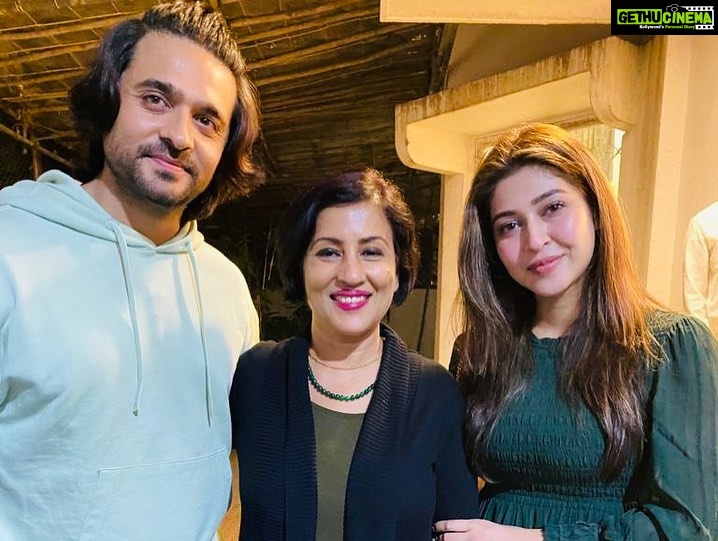 Madhushree Instagram - I sung a #beautiful #romantic song for #sonarikabhadoria #ashishsharma . It was very nice to meeting them in preview of #hindutva🚩 #parvati of #mahadev serial #ram of #siakeram