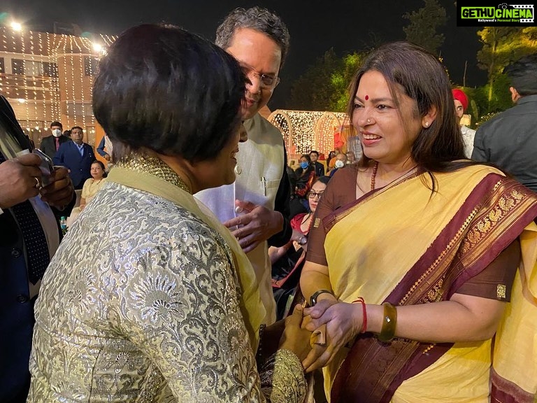 Madhushree Instagram - #PreDiwali #Celebrationz #embassy met #MeenakshiLekhi ji the #ministerofexternalaffairs and #culture Govt of india . #vijaychauthaiwale