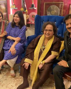 Madhushree Instagram - Birthday celebrations of #BappiLahiri with other #Bollywood star musicians #ushamangeshkar #KumarSanu #alkayagnik #uditnarayan #shaan #AlishaChinai #AnuMalik #AnandMilind #lalitpandit #jollymukherjee #AnuradhaPaudwal #nitinmukesh #samirtandon #chandranimukherjee #ShailendraSingh #vijetapandit and other guests