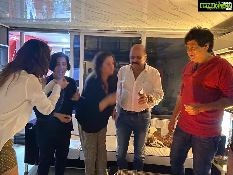 Madhushree Instagram - #Beautiful #scenario #pleasantweather #diner #tears dinner #lovelypersonalitis. #KaranRazdan #artirazdan #agastanand #mukeshtyagi #ada #rajeshpandey