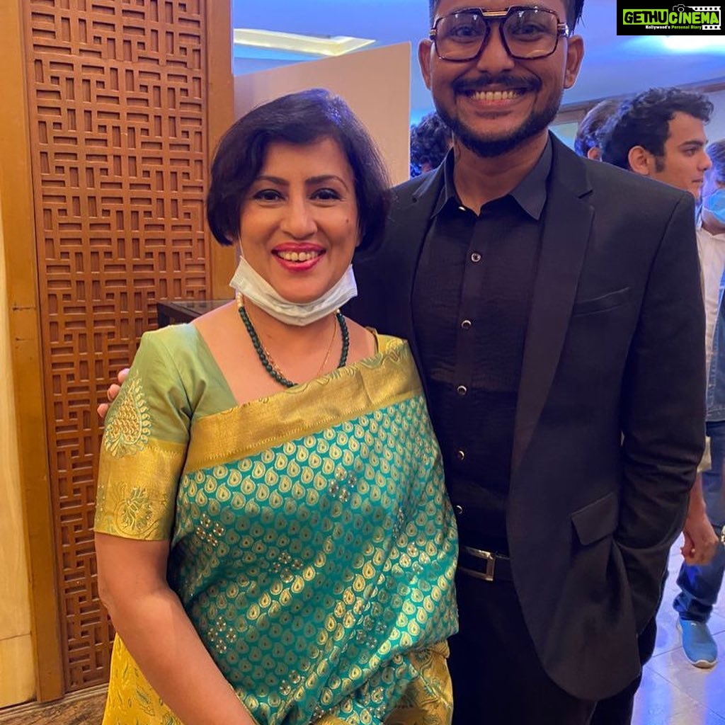 Madhushree Instagram - Attended a book launch Pgm #rahenarahehum #majroohsultanpuri . By #vijayakela . Attended by #javedakhtar #shabanaazmi #lalitpandit #shailendrasingh #shashiranjan #kavitaseth #jaankumarsanu #robbybadal #salimarif #simranahuja #kanwaljitsingh