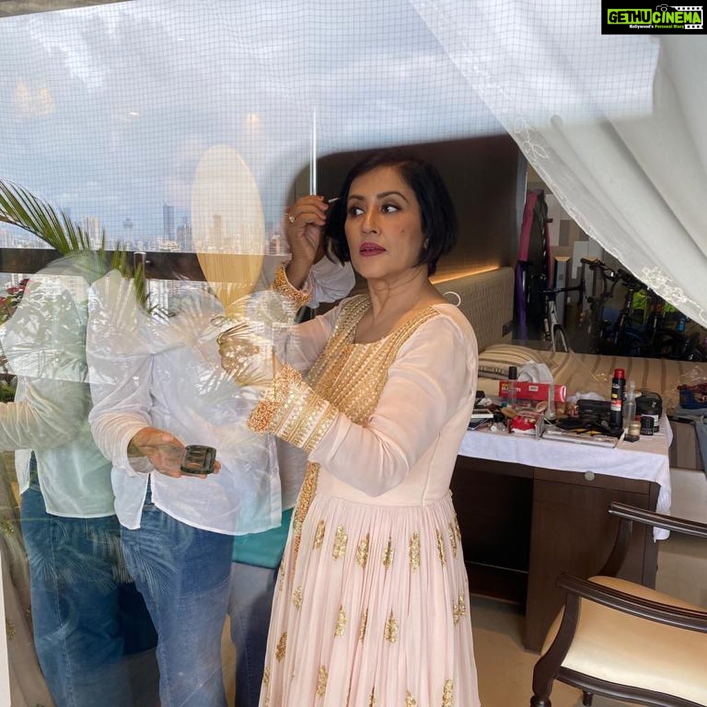 Madhushree Instagram - Make up .. going to Shoot an album song, pink dress thanks #sumitdasgupta . #makeup #shoot #shooting #album #song #singing #singer #sing #mood #love #atmosphere #pink #dress #makeupartist