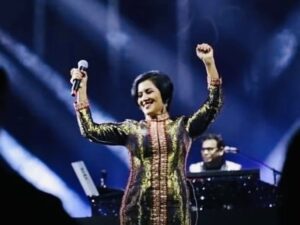 Madhushree Instagram - It was a amazing show in #abudhabi #arrahman  #concert . #mallipoosong  #tamil  #mallipoosong  #bollywoodsongs  #abudhabiculture  #music #song  #haricharan  #shwetamenon