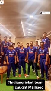Madhushree Instagram - #indiancricketteam caught #mallipoosong . #arrahman  #mallipooreels  #silambarasan #vtksongs #thinkmusic  #gautamvasudevmenon  #dance  #dancing  #enjoy  #mallipootrending  #mallipooviral  #tamilsongs #tamilindustry  #music  #song  #singer  #singing #india #indian #indiansongs #playing