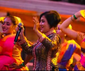 Madhushree Instagram - Watch my performance on #mallipoo  song in #vtkaudiolaunch  on https://youtu.be/VWLxGtHO4PQ  #arrahman  #thamarai  #vtk  #vtkaudiolaunch  #gvm  #str #thinkmusic #gautamvasudevmenon  #venthuthaninthathukaadu #kamalhassan  #rajnikanth  #velsuniversity  #velsfilminternational  #velsfilmproductions