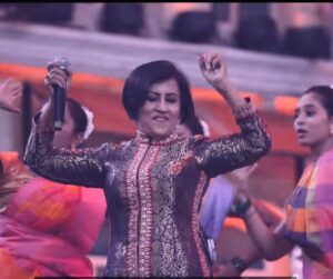 Madhushree Instagram - Watch my performance on #mallipoo  song in #vtkaudiolaunch  on https://youtu.be/VWLxGtHO4PQ  #arrahman  #thamarai  #vtk  #vtkaudiolaunch  #gvm  #str #thinkmusic #gautamvasudevmenon  #venthuthaninthathukaadu #kamalhassan  #rajnikanth  #velsuniversity  #velsfilminternational  #velsfilmproductions
