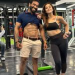 Madhuurima Instagram - The only trainer who doesn’t put me on any diet. Never asks me to consume any supplements , any pre work outs And adheres to scientific training. If I can be so fit, so can u ! A lot of people are dying during their workouts. Gym is supposed to be your body’s temple , not your grave. Make yourself fit. And not abuse your body with chemicals. Thanx @sunnyshetty_ for teaching me the right things. #guruji