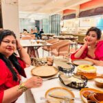 Madhuurima Instagram - Diwali dinner with @whitepeacockh @musaafer.india @radissongoregaon