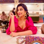 Madhuurima Instagram - Pinking my thoughts😍😍 #thoughts #pink #pretty #smile #smile😊 #post