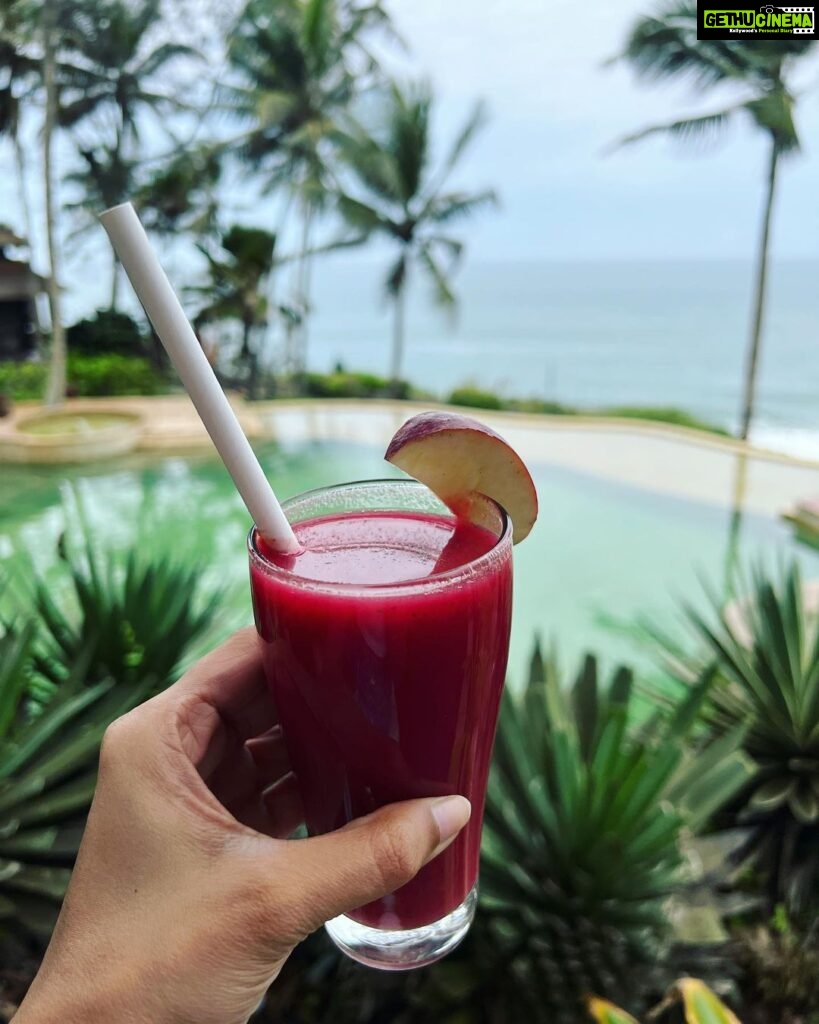 Malavika Mohanan Instagram - What I eat for breakfast when I’m eating healthy 🍃 -Vegetable juice(Usually a mix of 2-3 differently coloured vegetables/occasionally a fruit too. Here it’s beetroot, celery and apple 🍎 . I know it’s way healthier just to eat a fruit but I find these juices to be a quick vitamin drink when I’m having an extremely crazy day and don’t have too much time to eat too many things) -Yogurt & Museli(though my personal preference is always granola 🤤 I’ve currently been obsessing over the @brownsaltbakery rose & pistachio granola. I either eat it with yogurt for breakfast or snack on it in the evenings if I’m shooting in a place where there’s no healthy snack options available around. I also love the @farmerscafemumbai chocolate granola. So yum!) -Egg white omelette with lots of veggies 🥗 Morning protein! (I hate eating vegetables 🤢 I only like potato, which really doesn’t serve the purpose of vegetable-eating for fibre & other minerals. So I try to mix it up as much as I can with other preparations like eggs or cutlets or curries so I don’t have to eat it in a salad form 🤓) Ok gotta go to work now. Here’s a hibiscus for you 🌺 Byeee♥️