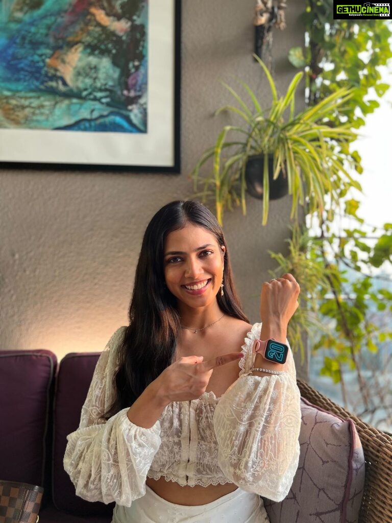 Malavika Mohanan Instagram - Here’s India’s No. 1 Smartwatch Brand @fireboltt_ to my rescue when I couldn’t find my phone! Also, with its amazing Bluetooth calling feature it connects you immediately when you are on the go 🏃‍♀️ Fire-Boltt has also been ranked as the No. 4 smartwatch brand globally and they are celebrating this success with a massive smartwatch giveaway contest! Just follow the @fireboltt_ page and participate in the contest to stand a chance to win this amazing smartwatch. You can also use my discount code Malavika_01 to redeem 10% off on the fireboltt.com website :) #MyTimeIsNow #aNewEraAwaits #FireBolttNo1 #FireBoltt #Ad