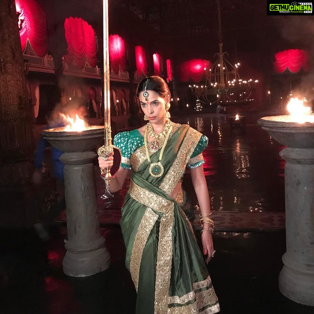 Mallika Sherawat Instagram - Boss lady 🐆 . . . . . . . . . . #bosslady #strongwomen #warriorspirit #warriorqueen #warriorprincess #warriorgoddess Film City