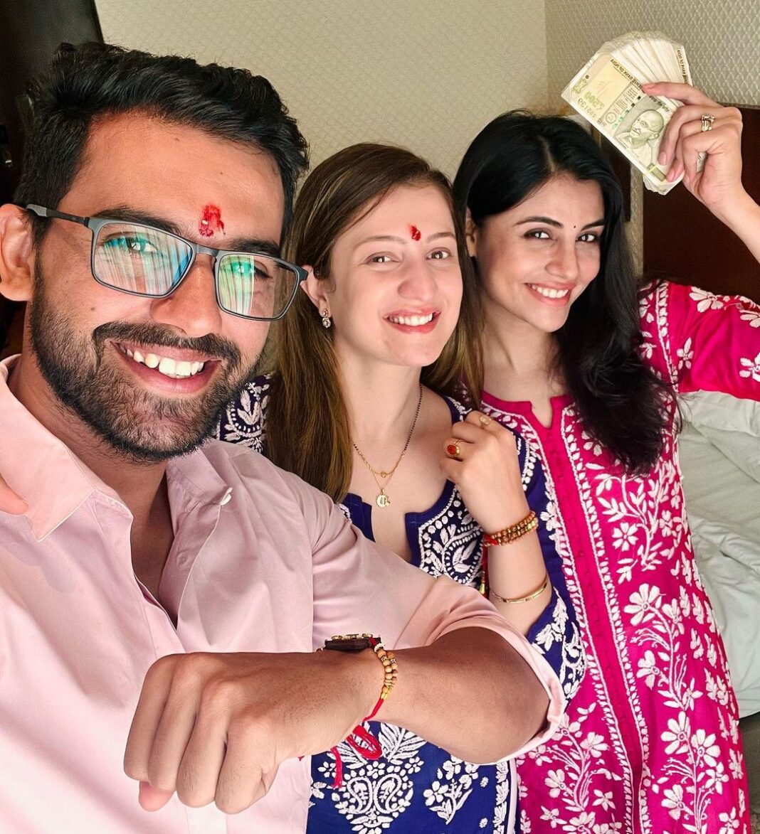 Malti Chahar Instagram - We all can see who is more happy 😂 #rakshabandhan #someonemademoney Chennai, India