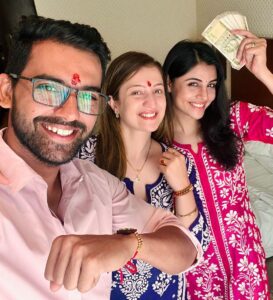 Malti Chahar Instagram - We all can see who is more happy 😂 #rakshabandhan #someonemademoney