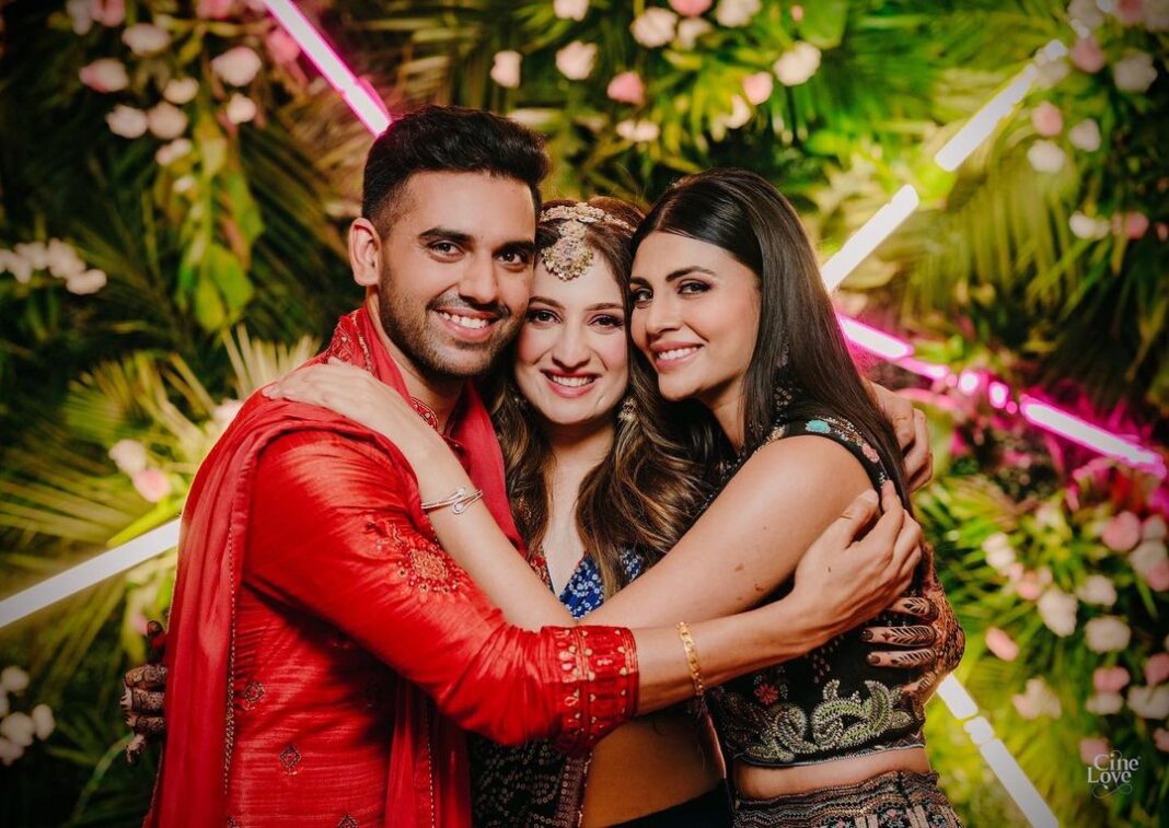 Malti Chahar Instagram - Ab ladki hui humari….Wish you guys a very happy married life🧿 @deepak_chahar9 please take care of your back during your honeymoon..we have World Cup ahead 😜 #family #brother #marriage #siblings