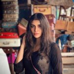 Malti Chahar Instagram - Amidst the chaos!🌹 #life #chaos #love #live #findyourself