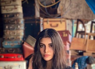 Malti Chahar Instagram - Amidst the chaos!🌹 #life #chaos #love #live #findyourself