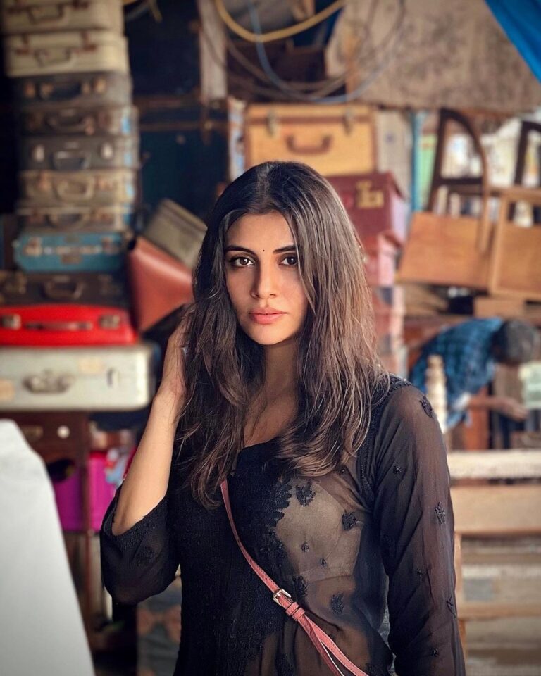 Malti Chahar Instagram - Amidst the chaos!🌹 #life #chaos #love #live #findyourself