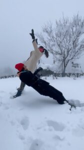 Malti Chahar Instagram - Veeee 😂 @maltichahar #snow #actors #fun #keepgoing