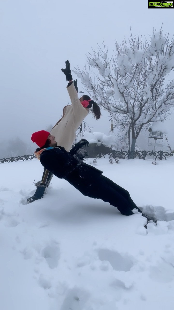 Malti Chahar Instagram - Veeee 😂 @maltichahar #snow #actors #fun #keepgoing