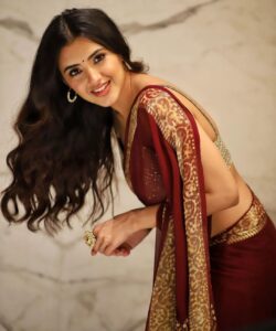Malvika Sharma Instagram - Happy Dussehra to you and your family. May Lord Rama bless you with strength and courage to follow the path of virtue and righteousness 🙏🏻 
📸 @sat_narain 
Styled by @jiva_karunya