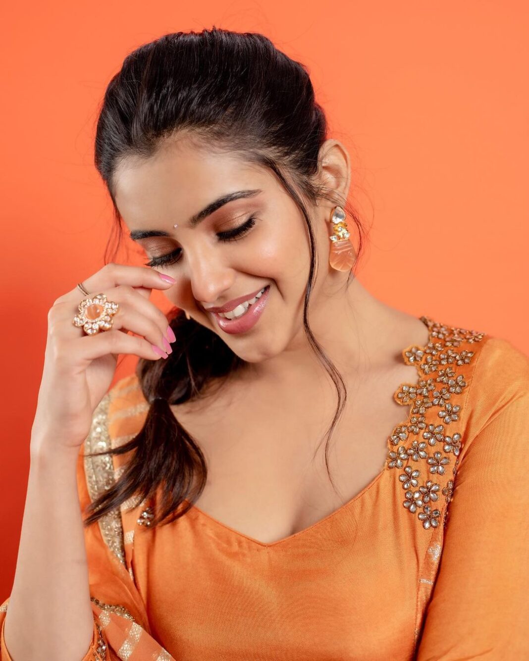 Malvika Sharma Instagram - Wearing @rehanabasheerofficial for Coffee with Kadhal promotions ❤️ Jewellery @fineshinejewels Shot by @kiransaphotography Styled by @swathi__ramakrishnan Make up @makeup_asfaque Hair @hairbyradhika #coffeewithkadhalpromotions