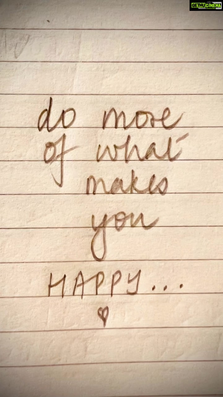Mandira Bedi Instagram - As of last night, when I stepped out for the first Diwali Party in 2 years, this is my Mantra. My house is lit up and beautiful and I am not going to hold back on doing things that make me feel happy. I will take that leap of faith, I will go out on a limb when I want to and I will say no to the things I don’t want in my life.. Wishing you the same strength and happiness this festive season. ❤️💥 Ps : the outfit has been designed by me.. am wearing a stunning necklace from @azotiique and the attractive handwriting is mine! 🤪