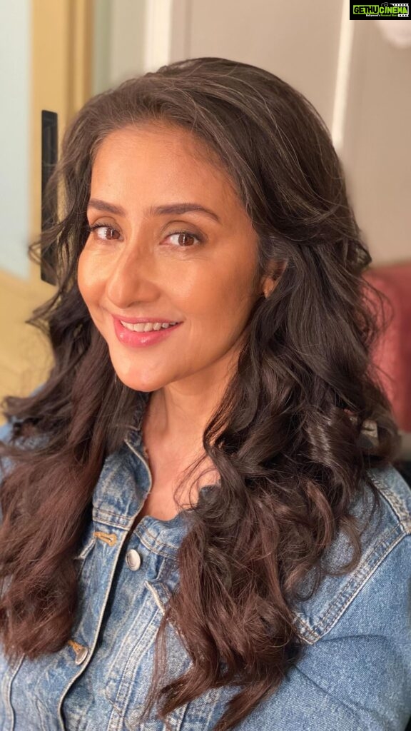 Manisha Koirala Instagram - It’s been an amazing journey of being an actor for 3 decade..and hoping to continue in the most meaningful way..there are many things I’d love to share but now I feel like sharing how important is #team coz #filmmaking #acting all are part of #teamwork no matter how good an actor you are if your film doesn’t have a good editor the best of you won’t come out and no matter how good looking you are if you don’t have good #stylist #makeupartist , #hairstylist and very very imp a good #cinematographer you won’t look your best..above all if there’s no passionate, hardworking,brilliant #director #producer it’s next to impossible that you will shine your best !!!! So here’s to all the gorgeous,talented,hardworking,passionate #starsbehindthestars my deepest #gratitude 🙏🏻🙏🏻🙏🏻 I m nothing without you 💖💖💖 I love and honour you 💐💐💐 Mumbai, Maharashtra