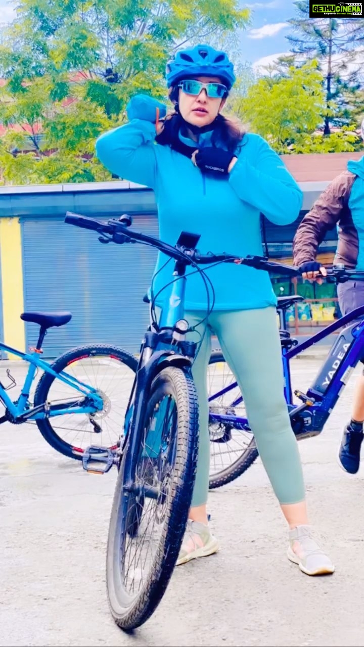 Manisha Koirala Instagram - One of the best experience is to cycling early mornings!! Kathmandu, Nepal