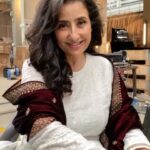 Manisha Koirala Instagram - Had fab day of work..gn lovely people ❤️❤️❤️ May your days be filled with live n #workmode #filmshoot #laughter 💃🏻💃🏻💃🏻#mumbaidiaries Mumbai, Maharashtra