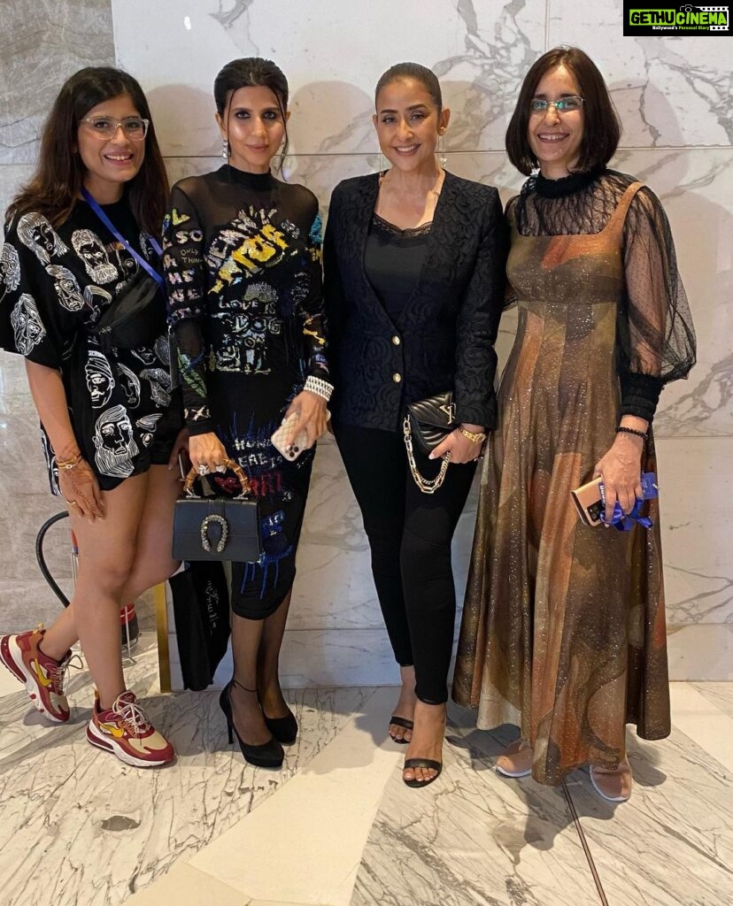Manisha Koirala Instagram - It was so so lovely to meet my #classmate for her show on @lakmefashionwk for @geishadesigns she n I go so far back n our respective lives keep us occupied but whenever we meet, we always end up having meaningful conversations .. I say #friendship established in school are really deep !! Mumbai, Maharashtra