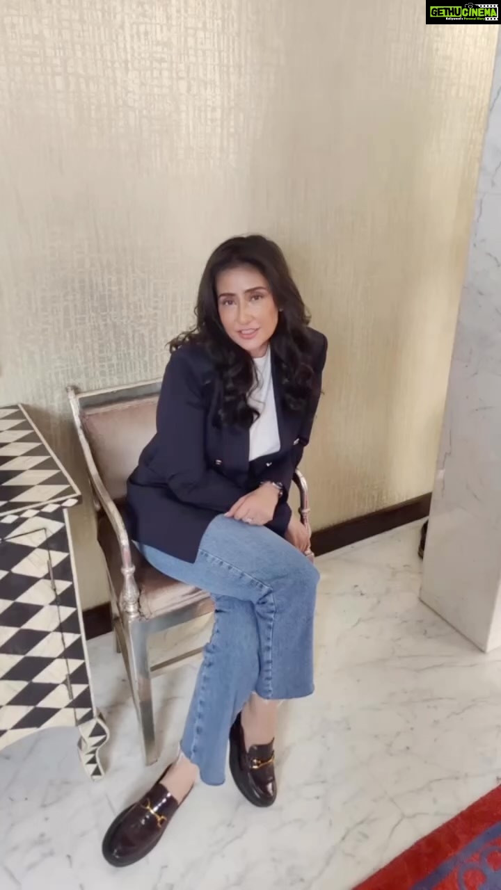 Manisha Koirala Instagram - Don’t let anyone dull your sparkle ✨ #fashion #love #attitudestatus #happy Makeup- @tush_91 Hair- @hairstylist_jennny India