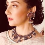 Manisha Koirala Instagram - Mixed one of my fav song from #1942alovestory It just puts a smile on my face listening to this song..can never thank #rdburman da for the most amazing music of my entire career .. and my friend @vidhuvinodchoprafilms for making a #landmarkfilm of all times ( people still remind me how much they love this film !!) sung by non others n sooo gifted @kavitaksub ji Makeup- @tush_91 Hair- @hairbyykaushall Style- @tanaya_paradkar